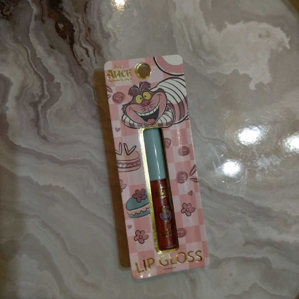 Alice in Wonderland Bath Bomb and Lip Gloss Set - Picture 3 of 4